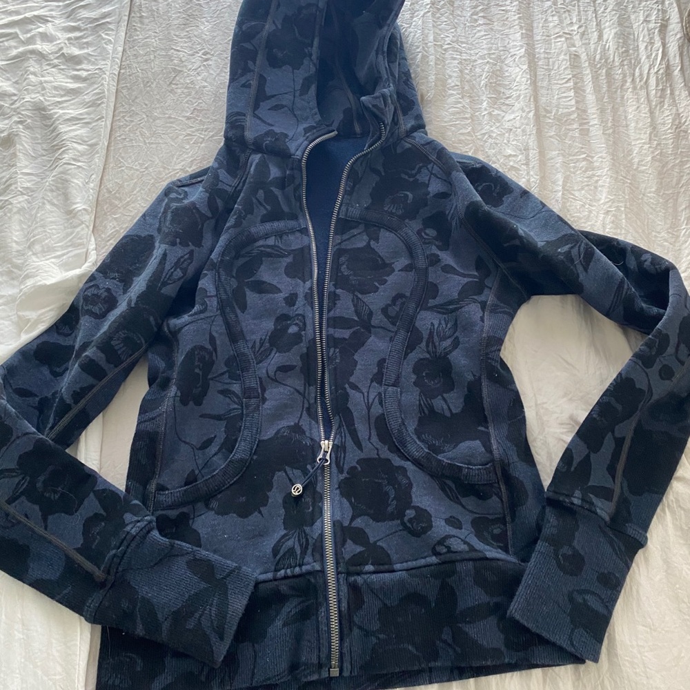 Lululemon Sweatshirt size 4